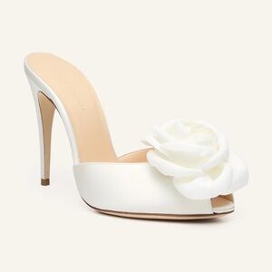 DISO Magda Butrym Flower Appliqué Peep Toe Mules In White Satin Size 7.5 or 8!!